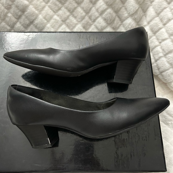 Clarks Kitten Heels - Picture 6 of 11